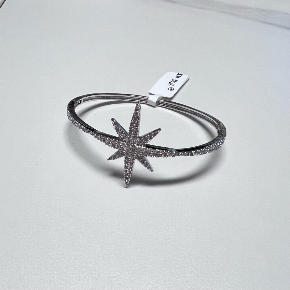NWT Statement Star Bangle - Picture 2 of 4